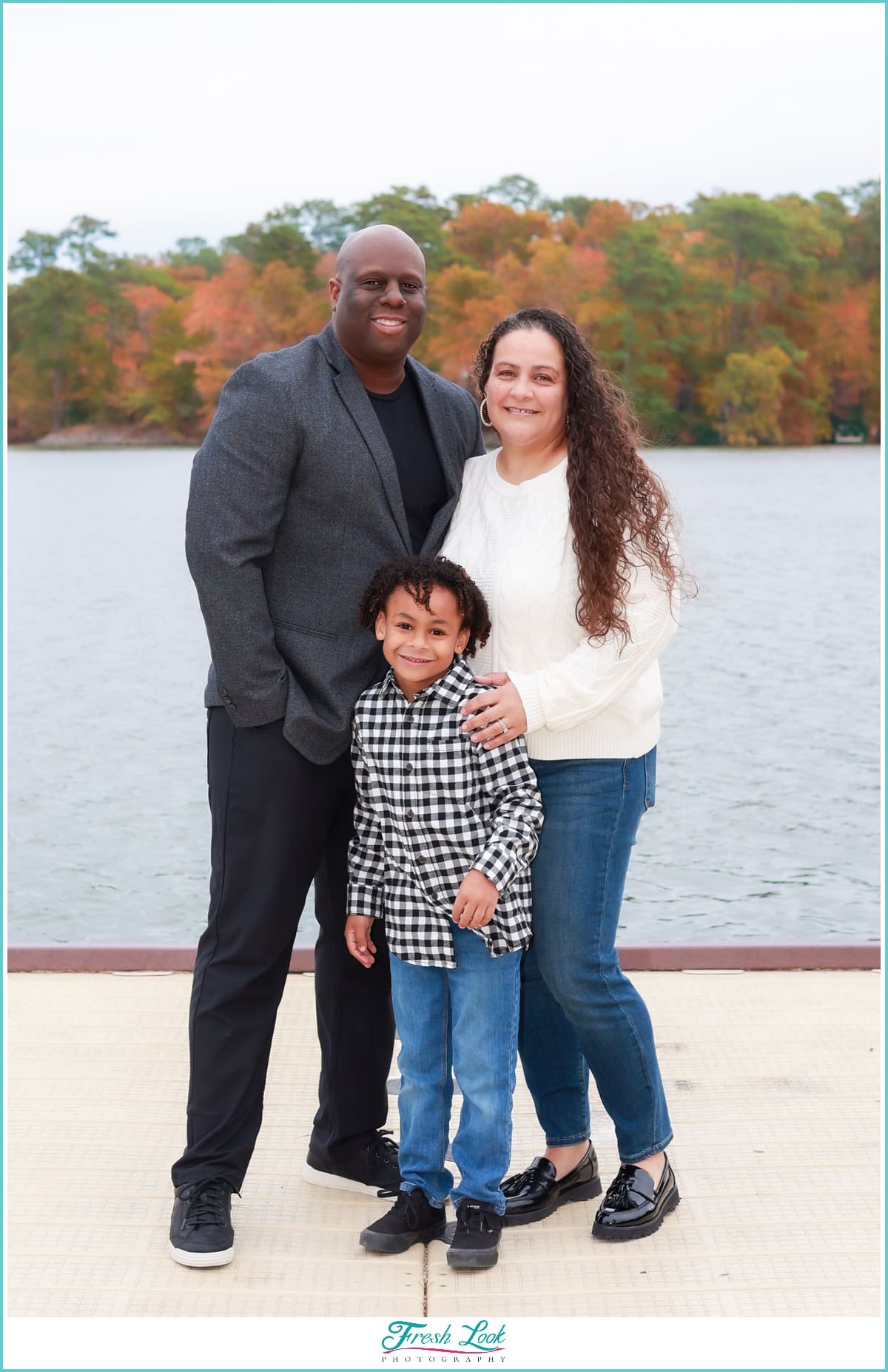 Family photos by the lake